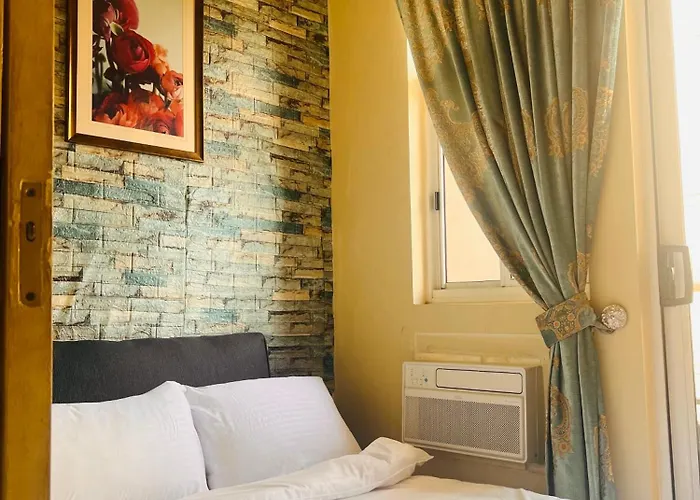 Cozy Near Greenbelt Makati